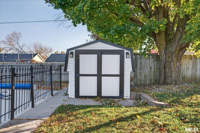 1123 N 27TH Avenue, Clinton, IA 52732