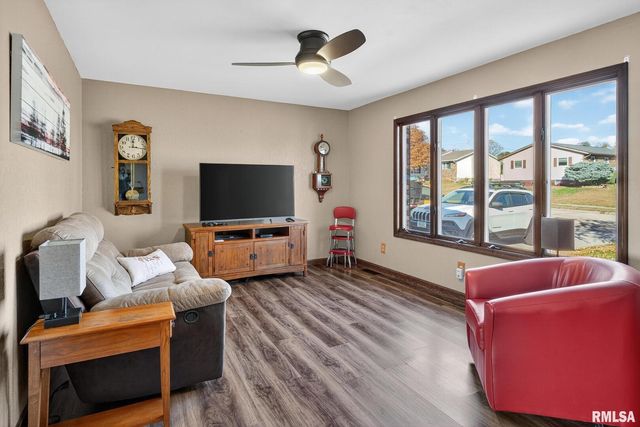 1123 N 27TH Avenue, Clinton, IA 52732