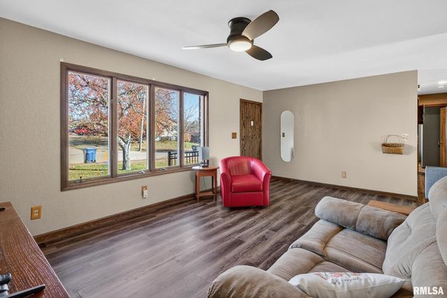 1123 N 27TH Avenue, Clinton, IA 52732