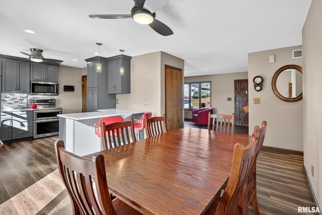 1123 N 27TH Avenue, Clinton, IA 52732