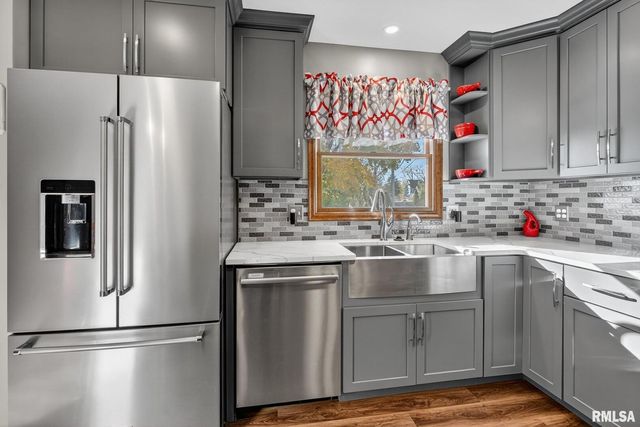 1123 N 27TH Avenue, Clinton, IA 52732