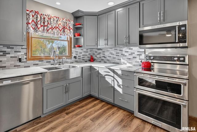 1123 N 27TH Avenue, Clinton, IA 52732