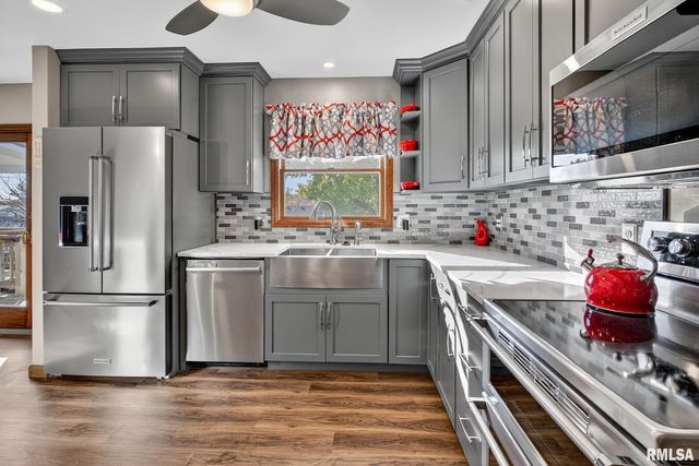 1123 N 27TH Avenue, Clinton, IA 52732