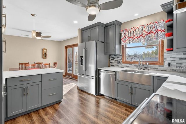 1123 N 27TH Avenue, Clinton, IA 52732