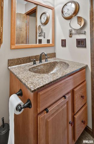 1123 N 27TH Avenue, Clinton, IA 52732