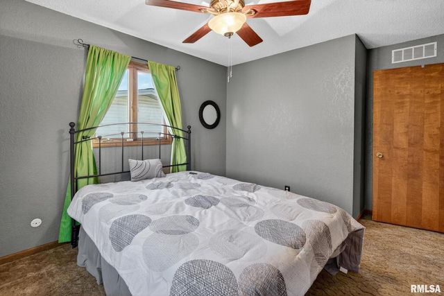 1123 N 27TH Avenue, Clinton, IA 52732