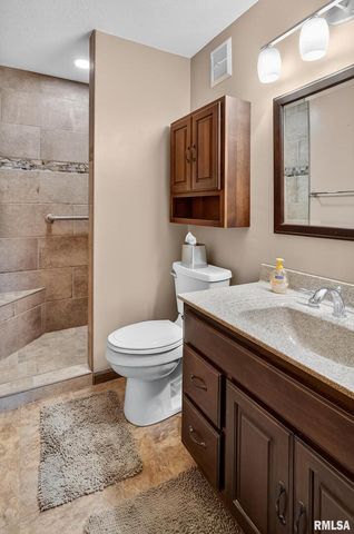 1123 N 27TH Avenue, Clinton, IA 52732