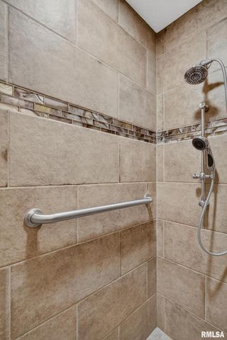 1123 N 27TH Avenue, Clinton, IA 52732