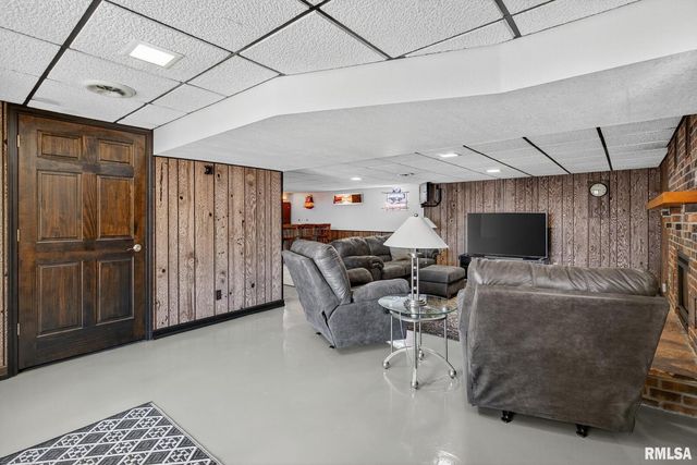 1123 N 27TH Avenue, Clinton, IA 52732