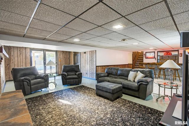 1123 N 27TH Avenue, Clinton, IA 52732