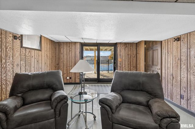 1123 N 27TH Avenue, Clinton, IA 52732