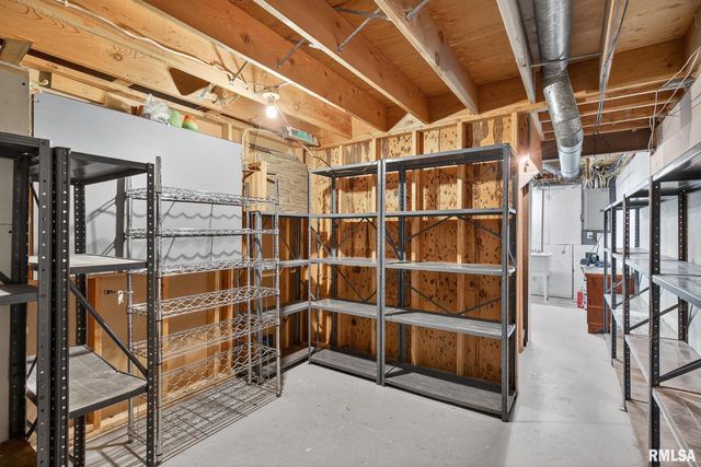 1123 N 27TH Avenue, Clinton, IA 52732