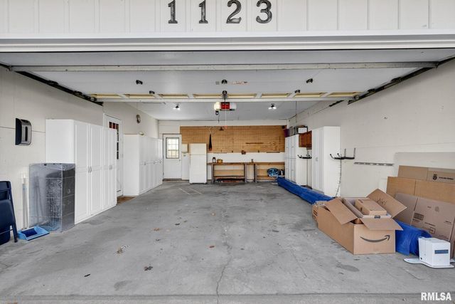 1123 N 27TH Avenue, Clinton, IA 52732