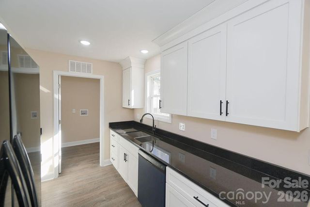 125 Oakhill Court 320, Mount Gilead, NC 27306