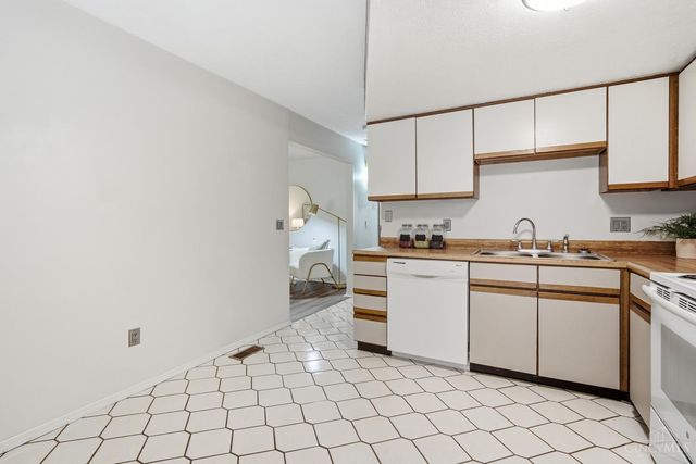 665 Hidden Valley Court, Fairborn, OH 45324