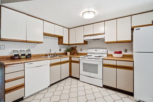 665 Hidden Valley Court, Fairborn, OH 45324