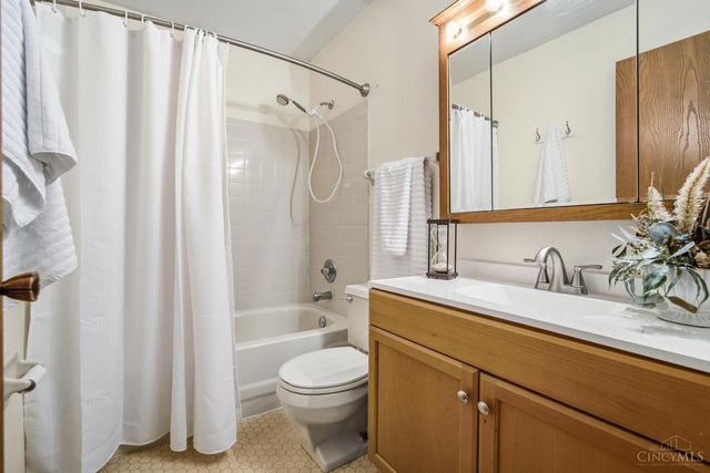 665 Hidden Valley Court, Fairborn, OH 45324