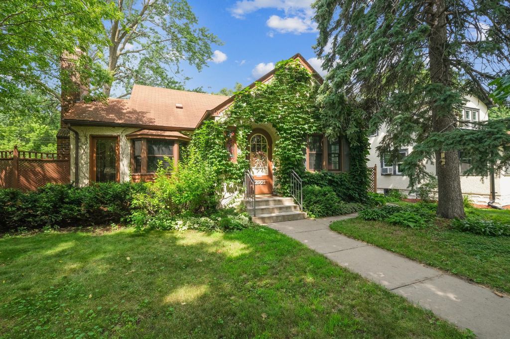 3921 Quail Avenue N, Robbinsdale, MN 55422