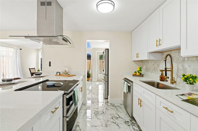 8335 GALEWOOD CIRCLE, Tampa, FL 33615