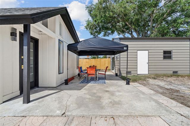 8335 GALEWOOD CIRCLE, Tampa, FL 33615