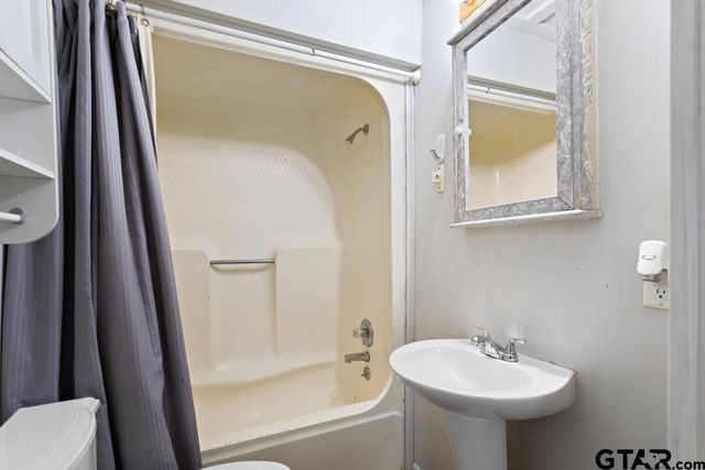 510 N Main St, Lindale, TX 75771