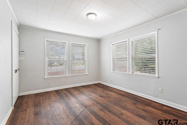 510 N Main St, Lindale, TX 75771