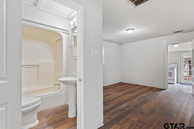 510 N Main St, Lindale, TX 75771