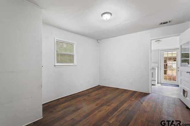 510 N Main St, Lindale, TX 75771