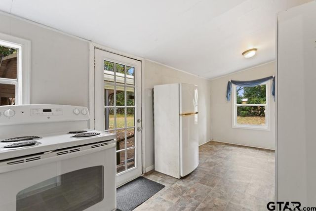 510 N Main St, Lindale, TX 75771