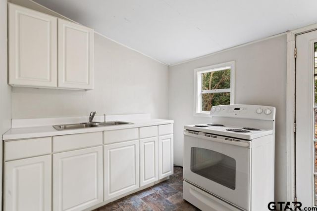 510 N Main St, Lindale, TX 75771