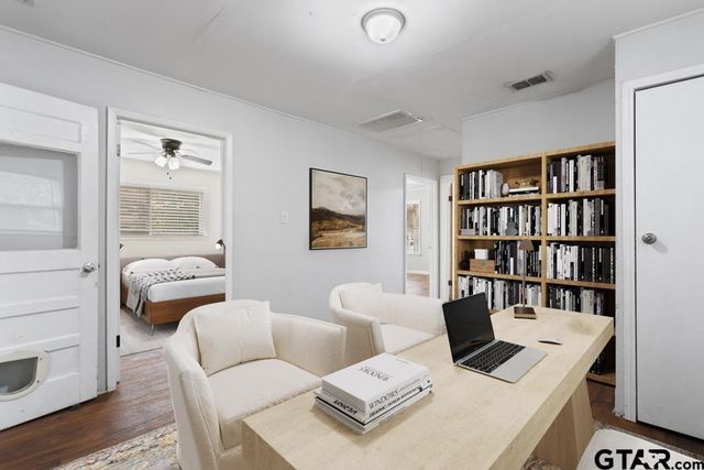 510 N Main St, Lindale, TX 75771