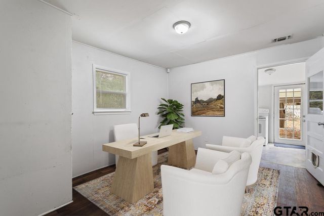 510 N Main St, Lindale, TX 75771