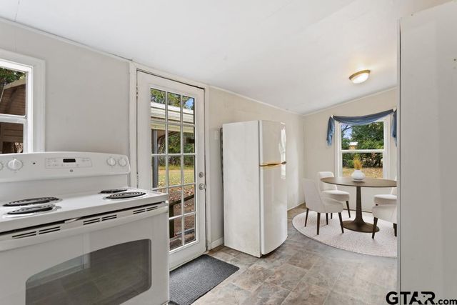 510 N Main St, Lindale, TX 75771