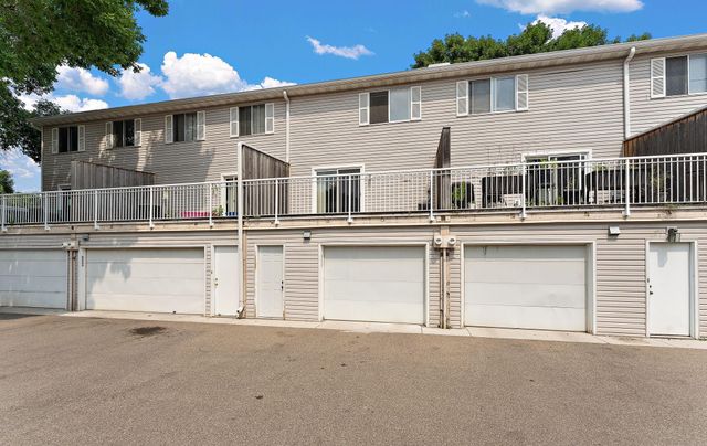6357 15th Street N, Oakdale, MN 55128