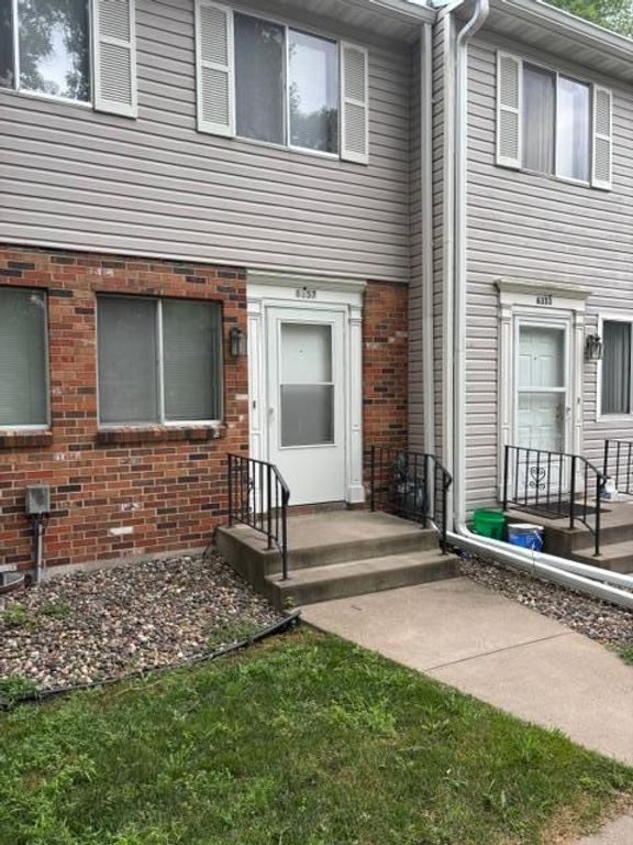 6357 15th Street N, Oakdale, MN 55128