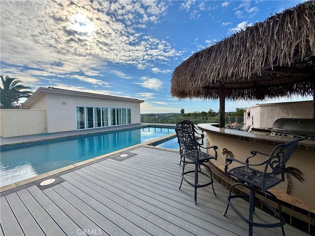 1902 Quiet Ranch Road, Fallbrook, CA 92028