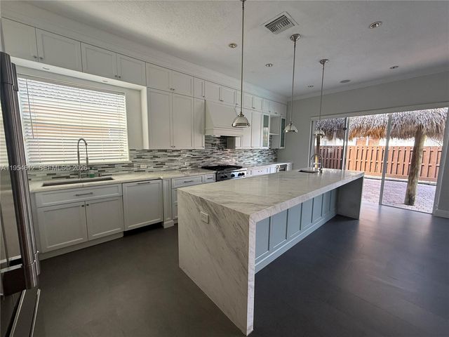 8835 NW 168th St 0, Miami Lakes, FL 33018