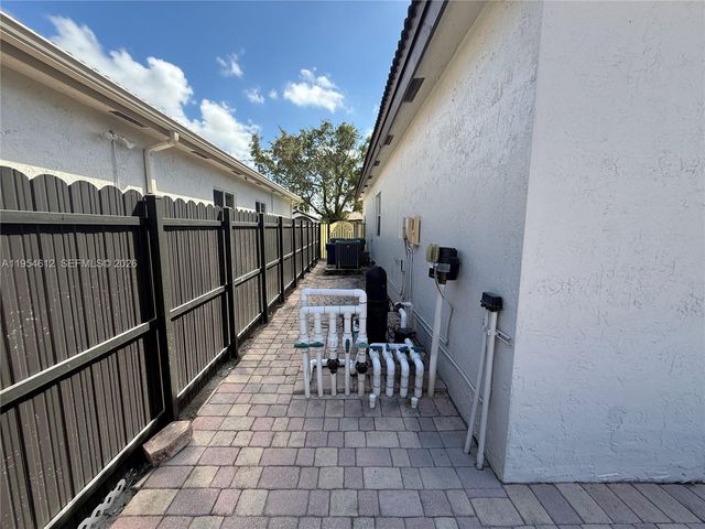 8835 NW 168th St 0, Miami Lakes, FL 33018