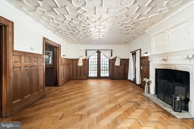 800 W STATE ST, Trenton, NJ 08611