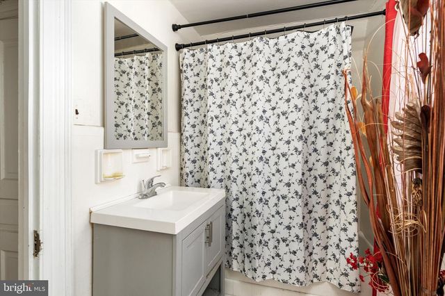 800 W STATE ST, Trenton, NJ 08611