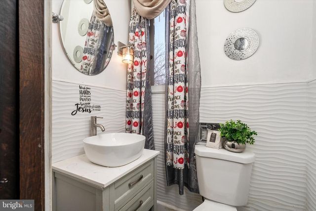 800 W STATE ST, Trenton, NJ 08611