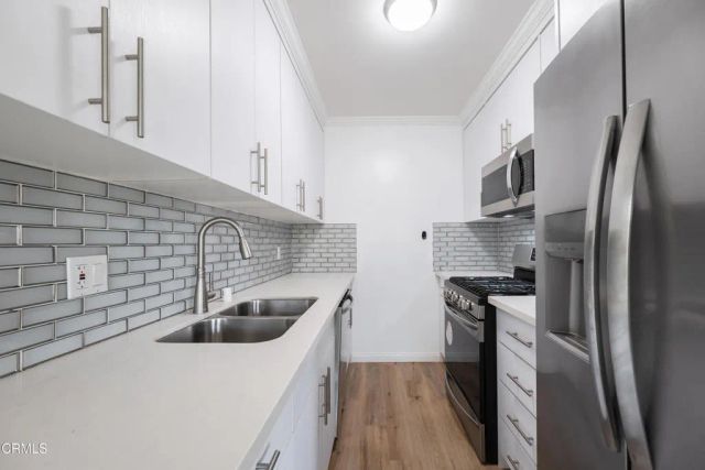 1736 N Normandie Avenue 6, Los Angeles, CA 90027