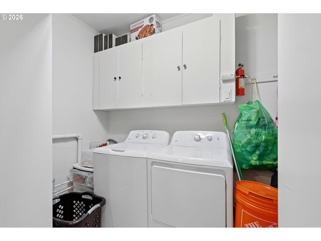 620 S WATER St, Silverton, OR 97381