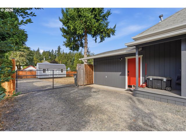 620 S WATER St, Silverton, OR 97381