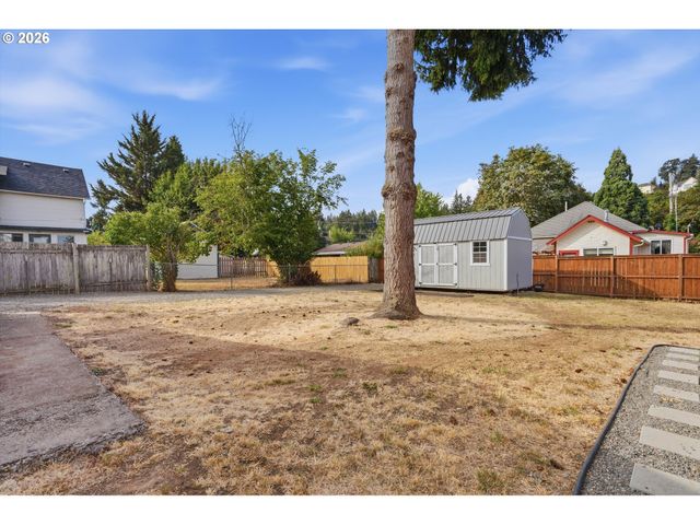 620 S WATER St, Silverton, OR 97381