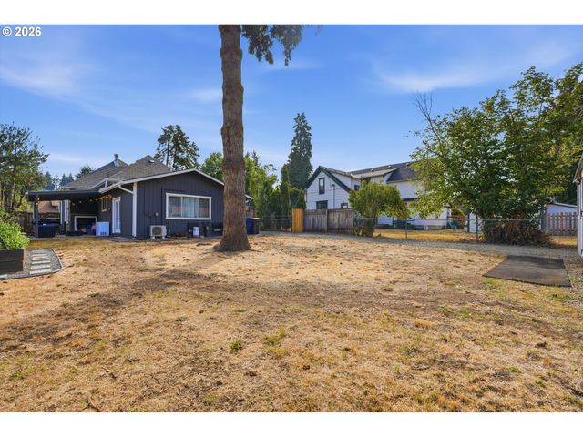 620 S WATER St, Silverton, OR 97381