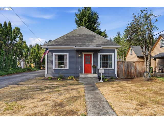 620 S WATER St, Silverton, OR 97381