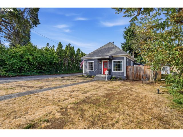 620 S WATER St, Silverton, OR 97381