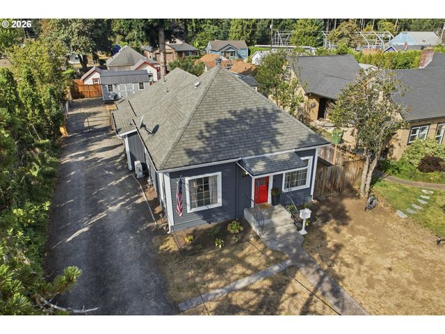 620 S WATER St, Silverton, OR 97381