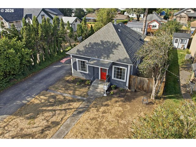 620 S WATER St, Silverton, OR 97381